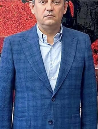 HER ŞEY BU GİYİLEN ÇİZGİLİ MAVİ CEKETTE GİZLİ