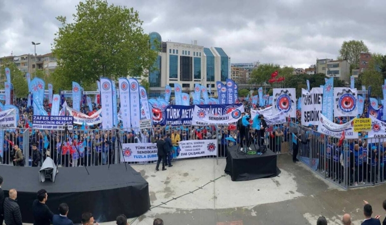 İşçiler Yağmur Altında Geçim Sıkıntısını Haykırdı!