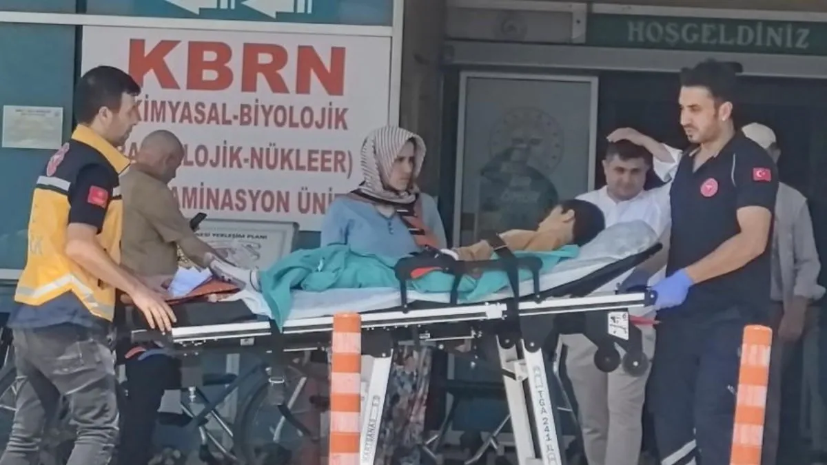 sirtina-kurban-bicagi-saplanan-cocuk-agir-yaralandi-1749218619617.jpg