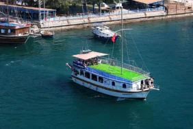 gulluk-kiyikislacik-arasinda-deniz-ulasimi-basladi-1751535032-366_large.webp.webp