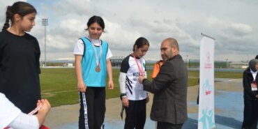 musta-okullar-arasi-atletizm-musabakasi-duzenlendi-1774432407509.jpg