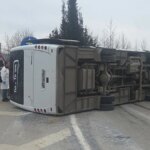 yalovada-iscileri-tasiyan-midibus-devrildi-olu-ve-yaralilar-var-1774425707771.jpeg