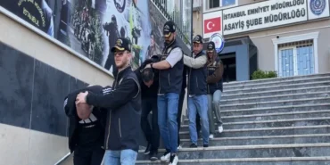 istanbuldaki-dev-operasyonda-yeni-goruntuler-cikti-sahte-altinlari-piyasaya-surmusler-1777287208876.webp
