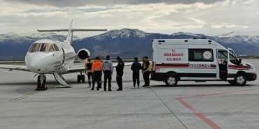 musta-ambulans-ucak-2-gunluk-bebek-icin-havalandi-1775143080651.jpg