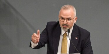 ak-parti-grup-baskan-vekili-hakan-yildiz-indirim-diyerek-suya-zam-yaptilar-1779129101108.jpg