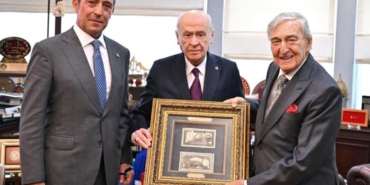 bahceli_rahmi_koc_ve_ali_kocu_kabul_etti_1778763964_324.jpg