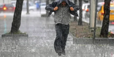 dikkat-meteorolojiden-son-dakika-sari-kod-uyarisi-dev-yagis-kutlesi-geliyor-semsiyesiz-disari-cikmay.webp