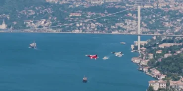 istanbul-semalarinda-hurjet-ruzgari-bogazdaki-o-anlari-gorenler-gozlerine-inanamadi-1780051138263.jp_.webp