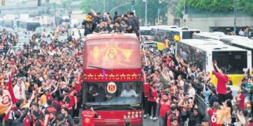kral-tacini-takiyor-1778794775241.jpeg
