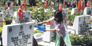 sehitliklere-ziyaret-akini-suruyor-1780010857361.jpeg