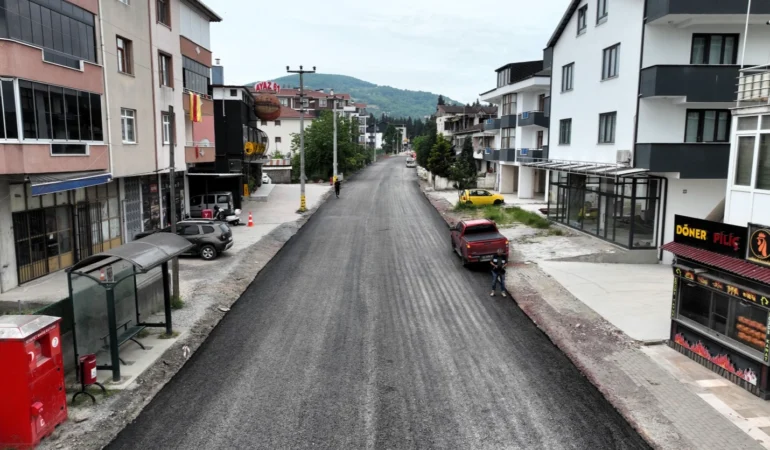 kocaeli-buyuksehir-den-golcuk-te-asfalt-yenileme-1780561148-333_large.webp.webp