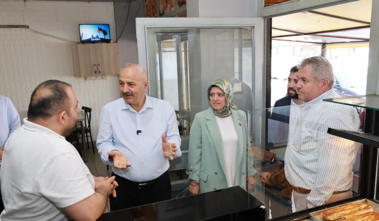 kocaeli-gebze-de-baskan-buyukgoz-esnafla-bulustu-1780484303-300_large.webp.webp