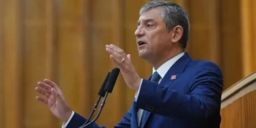 son-dakika-magdur-chpliler-ozgur-ozelden-hesap-sordu-yolsuzluk-pik-yapmis-sen-once-kendi-kapinin-onu.webp