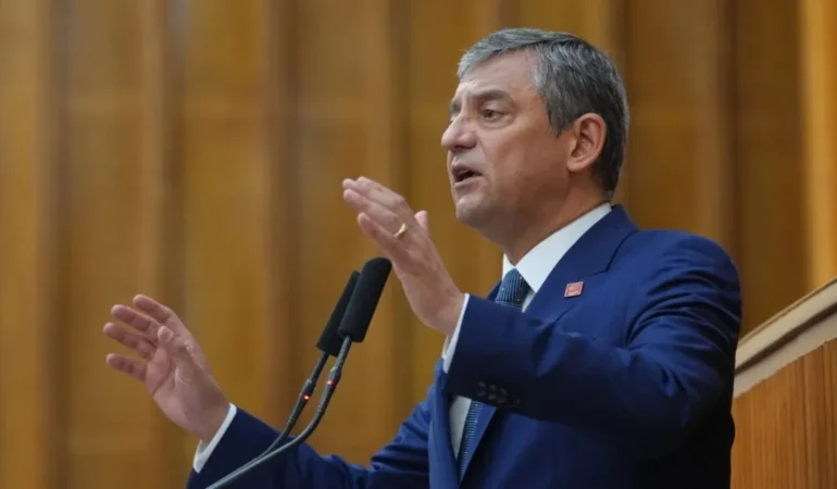 CHP’liler Özel’e Yolsuzluk Tepkisi: Hesap Soruyor!